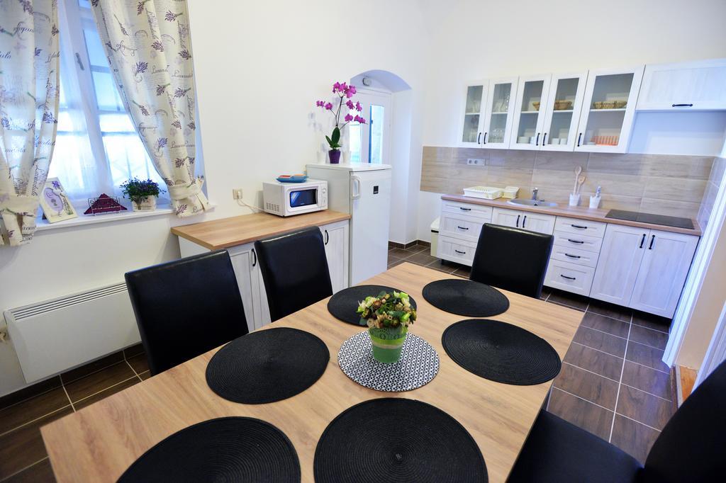 Főtér Apartman Eger Esterno foto