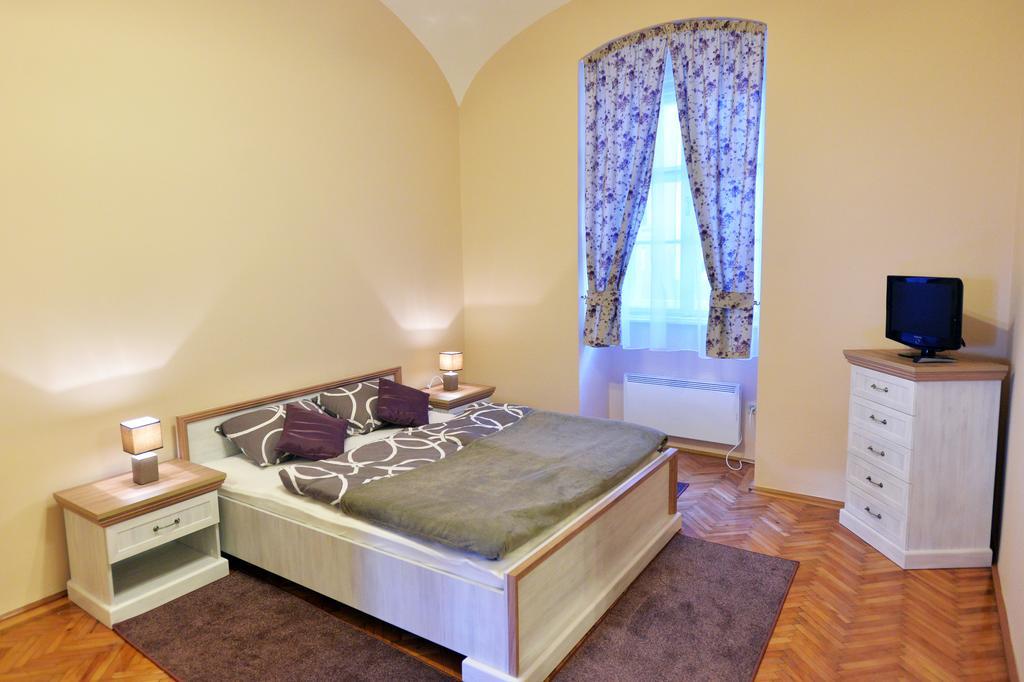 Főtér Apartman Eger Esterno foto