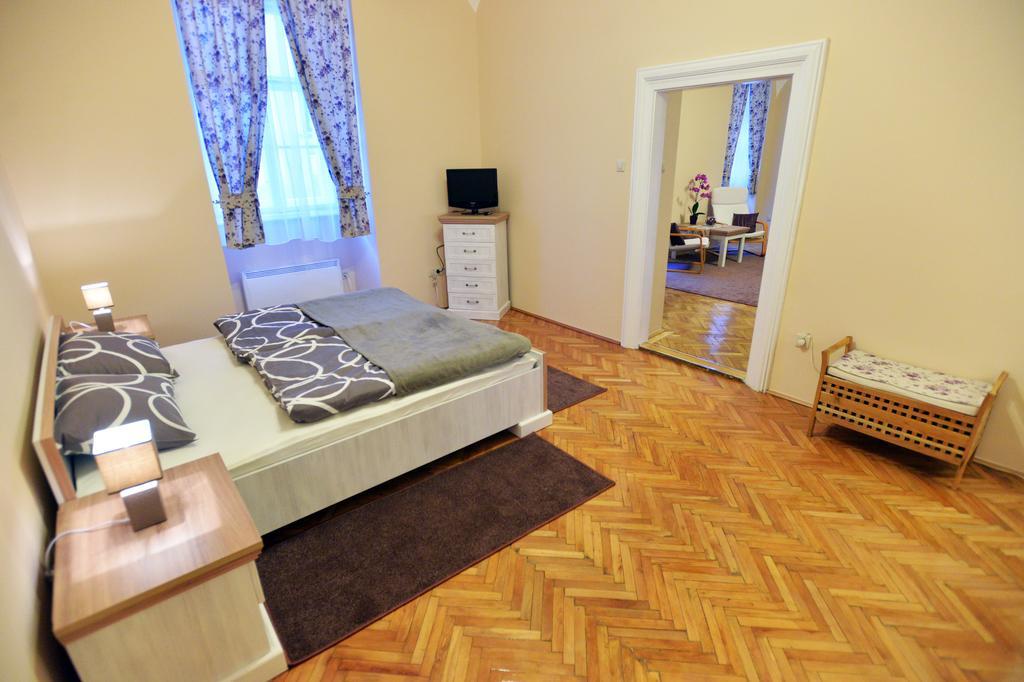 Főtér Apartman Eger Esterno foto